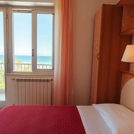 Hotel Perrozzi Vasto Cameră foto